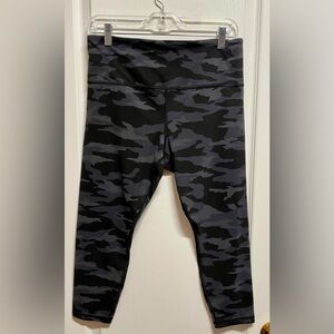 Athleta Womens Elation 7/8 legging. Size Large Petite. Dark Camo.